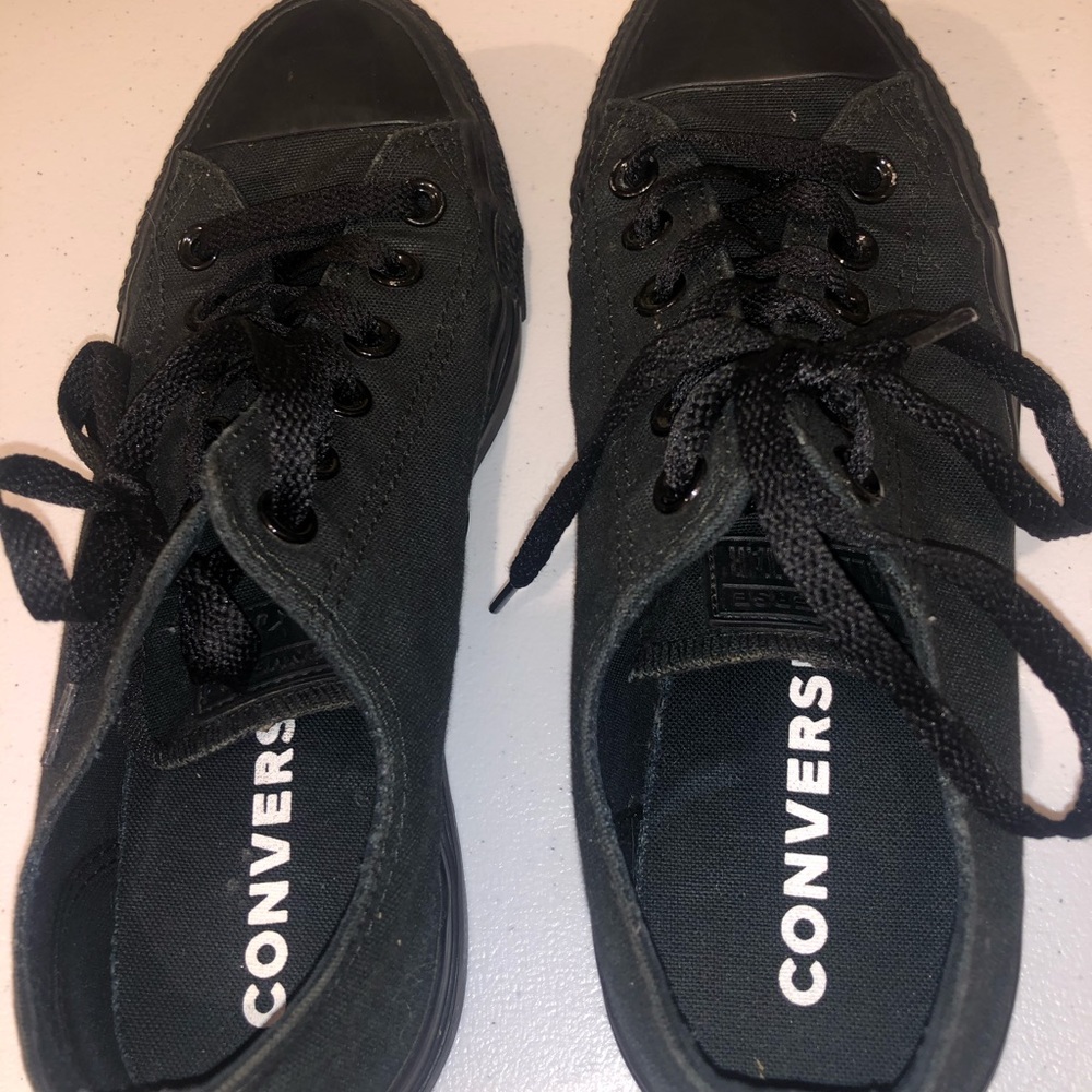 all black low top converse